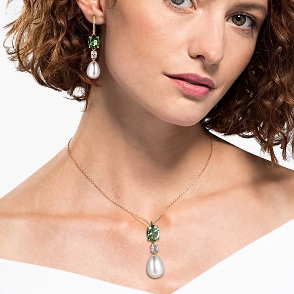 Nextnecklace Elegant Golden Oval Cut Pearl & Peridot Necklace & Earrings Sets - Picture 2 of 7